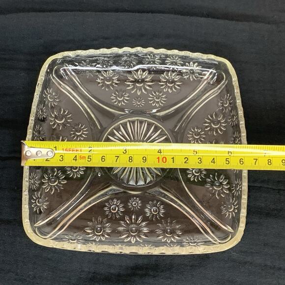Vintage Pressed Glass Clear Square Dish Daisies Scalloped Edge 6" - Picture 7 of 8